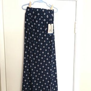 Blue maxi skirt with side slits and stretch waist